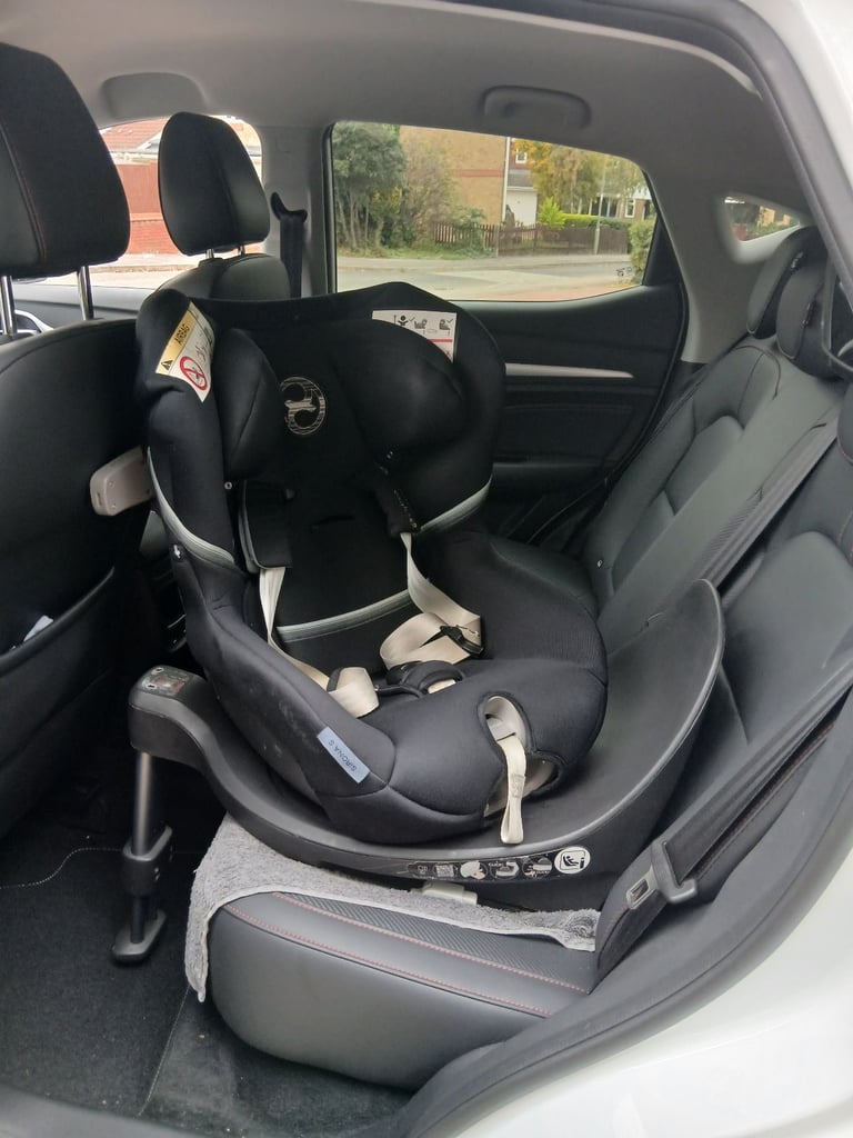 Cybex Car Seat with ISO Fix base