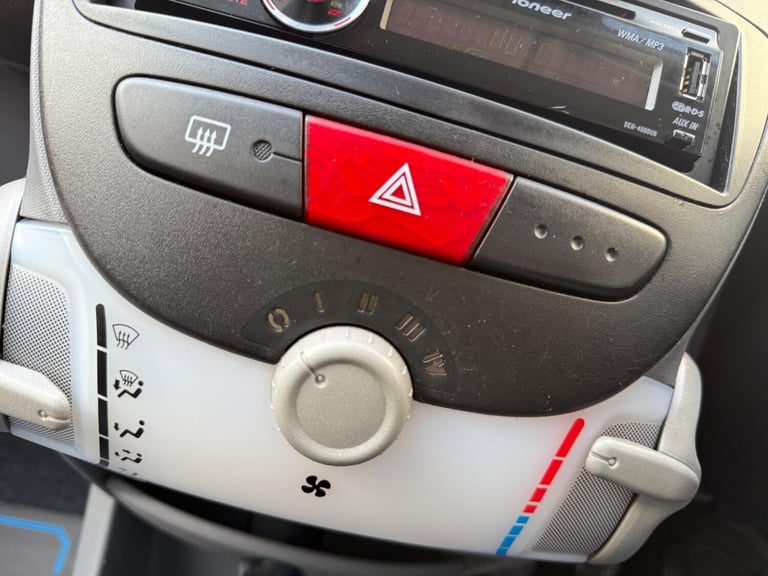 2008 Peugeot 107 1.0 12V Kiss Euro 4 3dr HATCHBACK Petrol Manual - Image 40