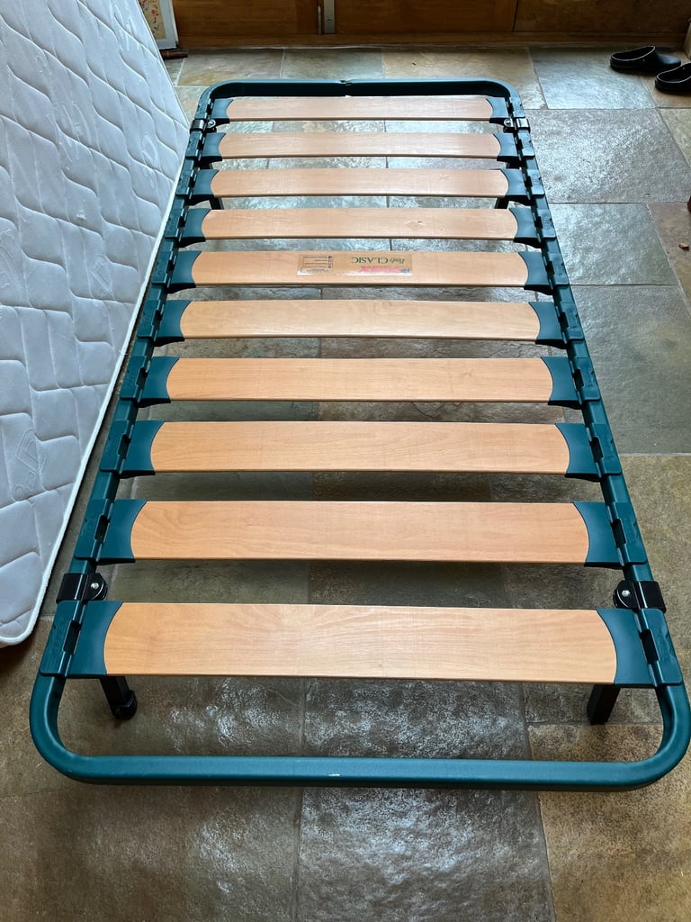 Metal bed frame single. Pull out trundle with mattress 