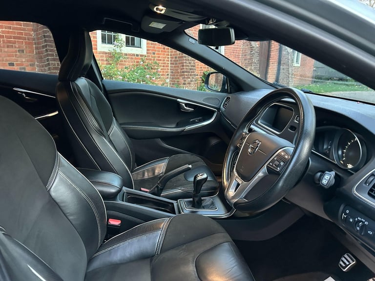 2017 Volvo V40 2.0 T2 R-Design Euro 6 (s/s) 5dr HATCHBACK Petrol Manual