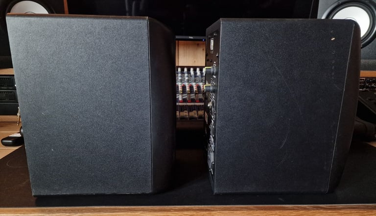 KRK Rokit 5 RPG2 Studio Monitor Speakers Pair + Speaker Stands