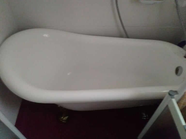 image for WHITE ROLLED TOP BATH WITH GOLD CLAW FEET REALLY GOOD CONDITION