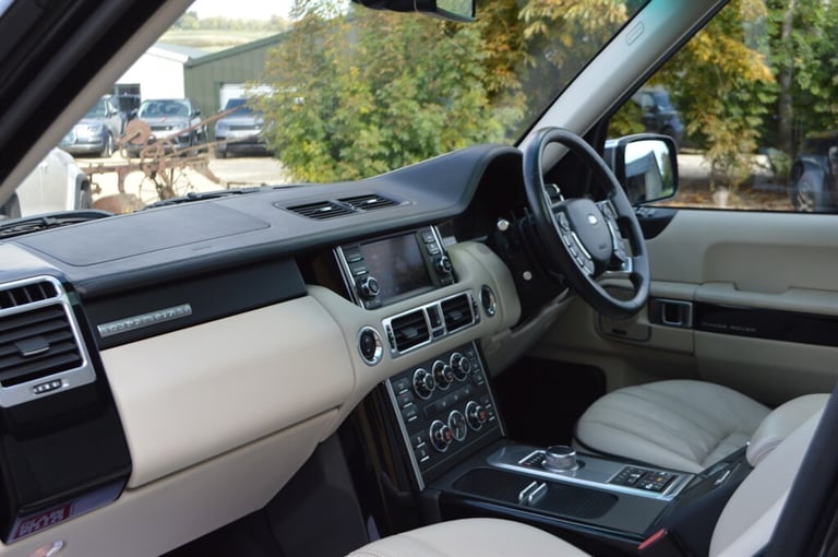 2012 Land Rover Range Rover 4.4 TDV8 Westminster 4dr Auto ESTATE DIESEL Automatic