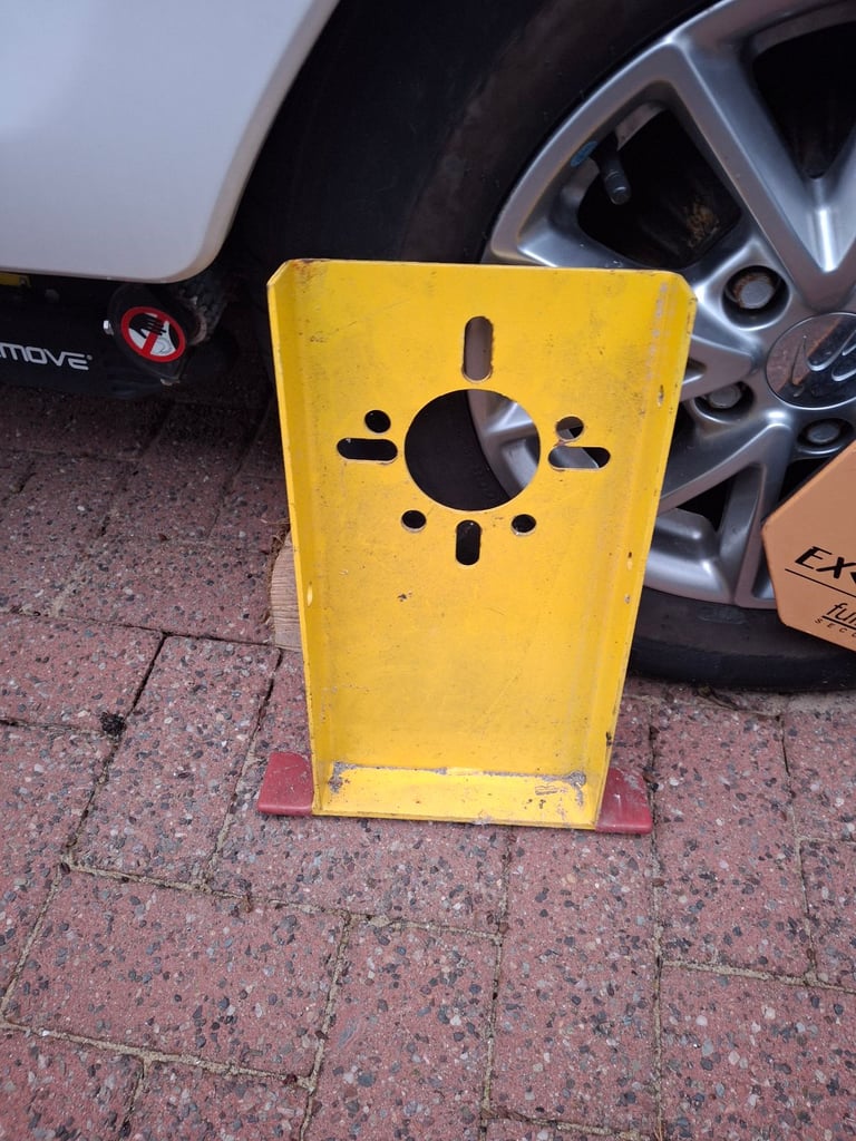 image for Caravan wheel clamps