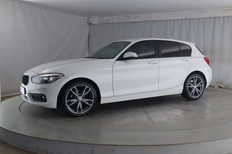 image for BMW 1 SERIES 1.6 118i 5-door SE Sports Hatch 2015