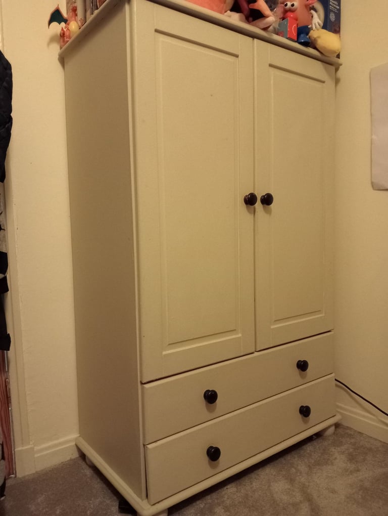 Small wardrobe 