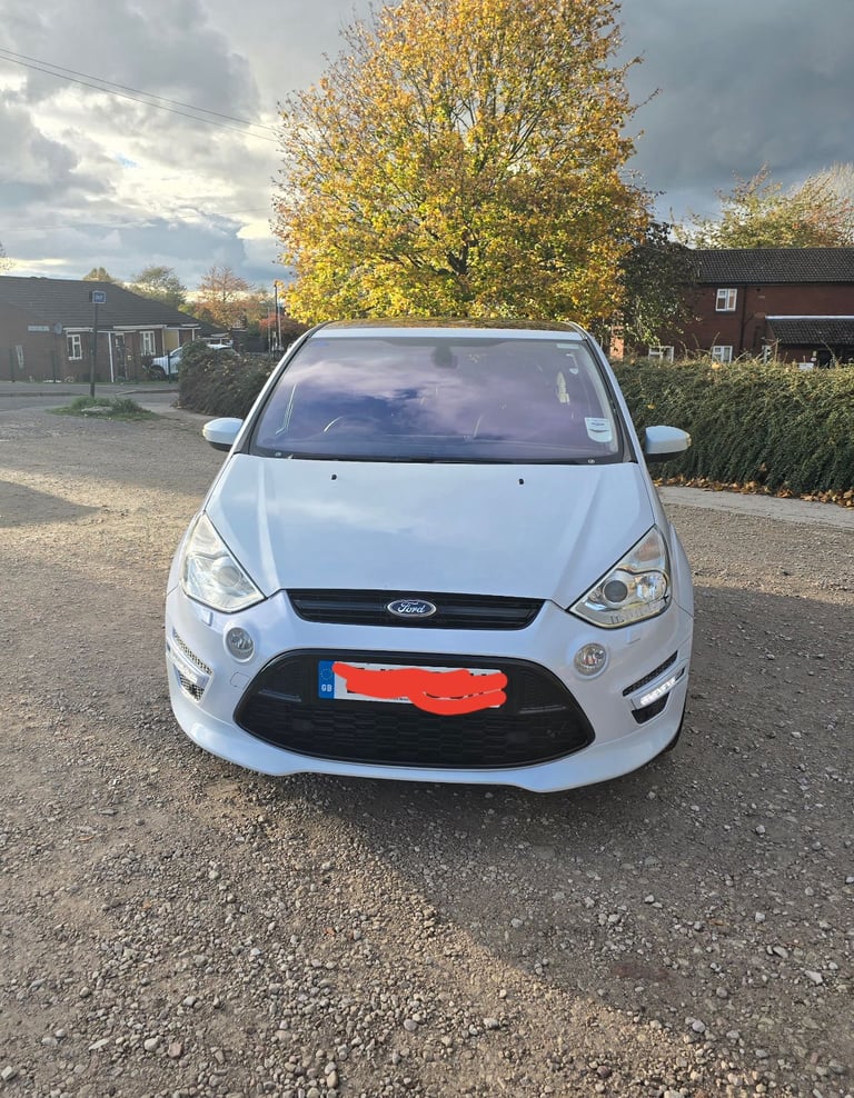 Ford smax turbo in pearlescent white 