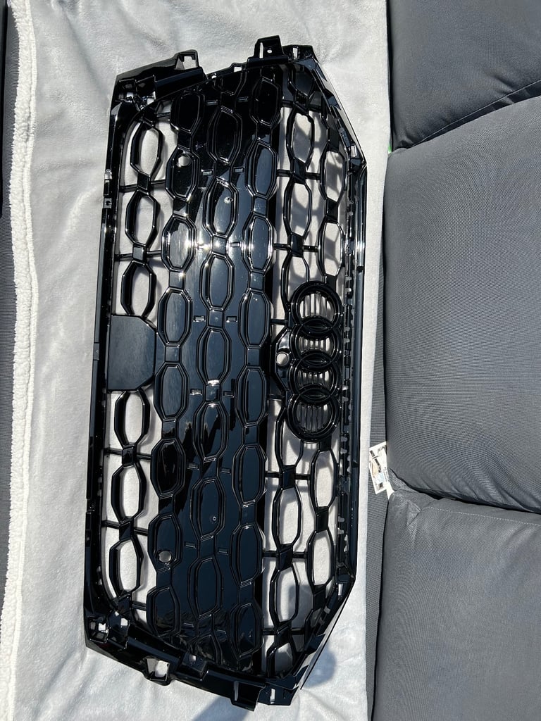 Audi RS3 8Y Front Grill 