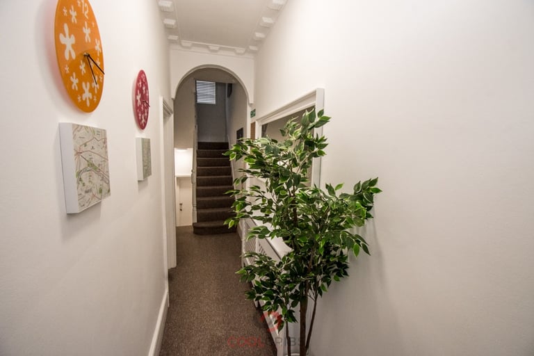 Large Bedroom situated in a well Victorian style building, Sale Place, Paddington, W2.-Ref: 1644