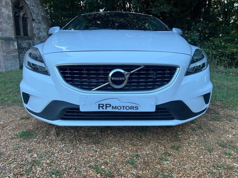 2018 Volvo V40 2.0 T2 R-Design Euro 6 (s/s) 5dr HATCHBACK Petrol Manual