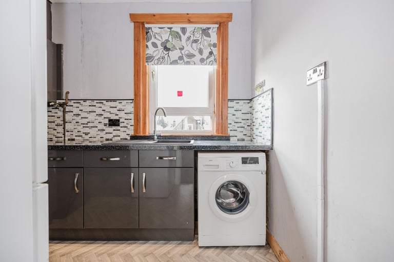 Desirable, 2 bed, 1st floor furnished flat with private garden, in Corstorphine – available soon!