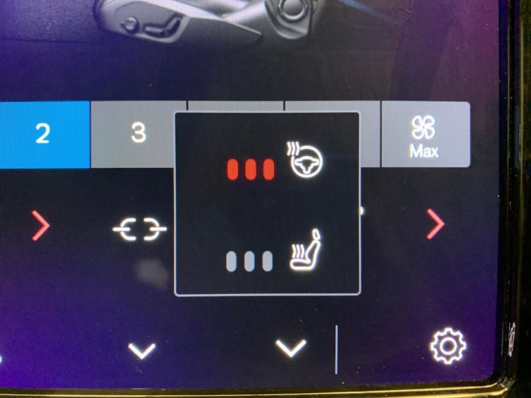 2022 Volvo XC60 2.0 B5P Plus Dark 5dr AWD Geartronic ESTATE PETROL Automatic