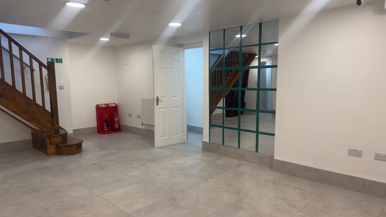 Shop with E-Class Use – Prime Cromwell Road Location