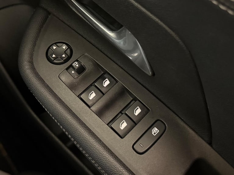 2021 Vauxhall Mokka 1.2 Turbo 100 SRi Nav Premium 5dr HATCHBACK PETROL Manual