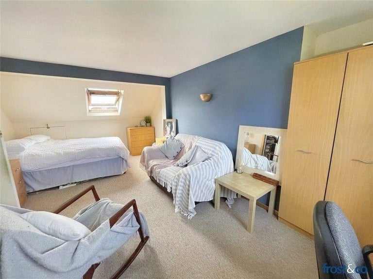 Luxury Room To Rent, Ensuite, Off-Road Parking