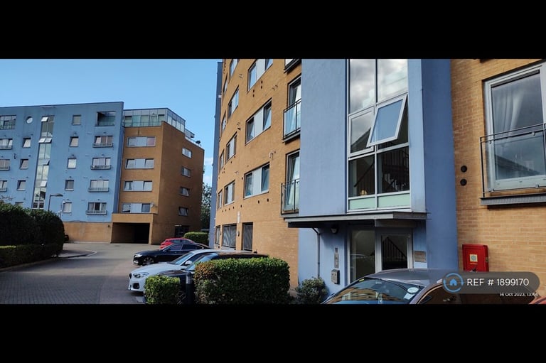 2 bedroom flat in Tideslea Path, London, SE28 (2 bed) (#1899170)
