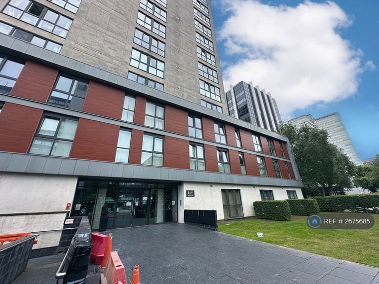 Studio flat in Admiral House, Cardiff, CF24 (#2675685)