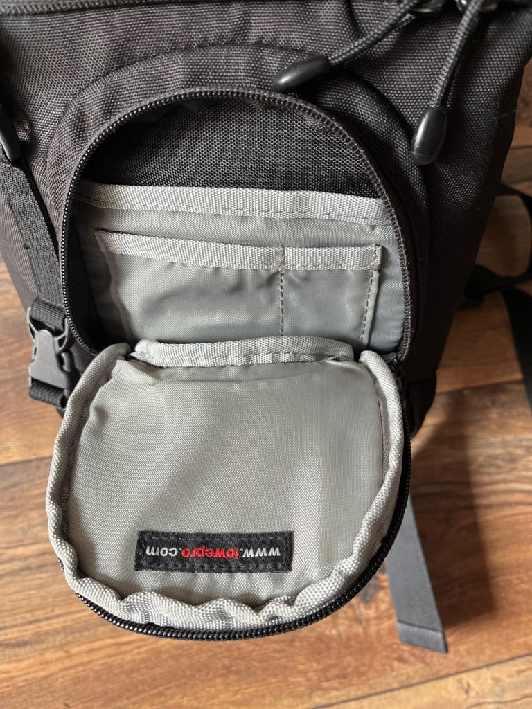  Lowepro Slingshot 100 AW camera bag -  Black - sling bag - fits DSLR