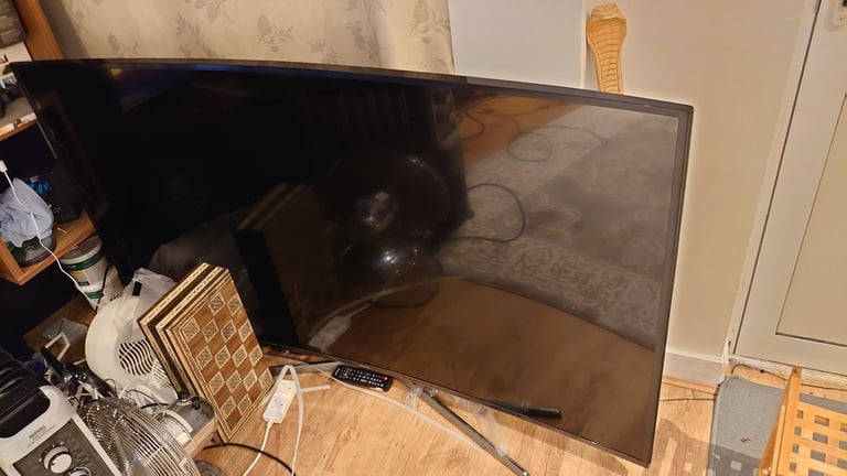 image for Samsung UE65KU6100K 165.1 cm (65&quot;) 4K Ultra HD Smart Curved TV Wi-Fi Black, Silver