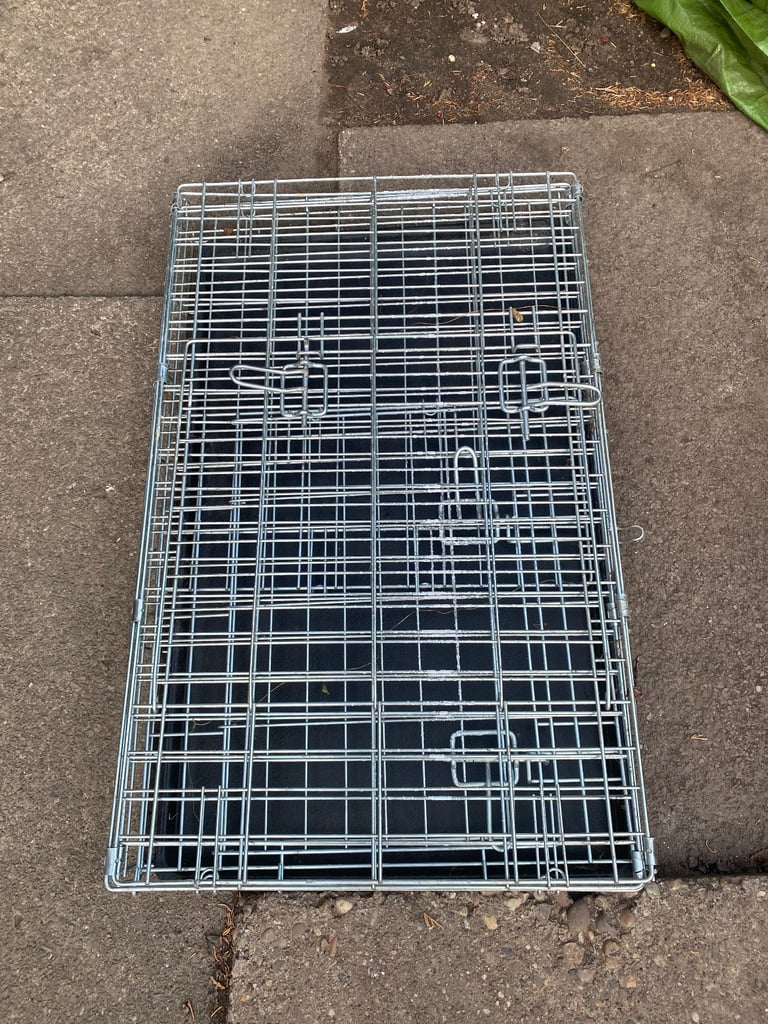 Dog cages x3 Med x2 1x Med/Large 
