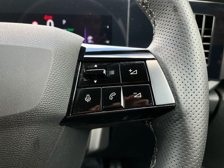 2024 Vauxhall Astra 115kW Ultimate 54kWh 5dr Auto Hatchback Electric Automatic