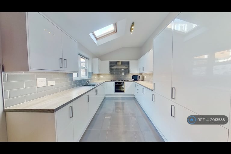 7 bedroom house in Bute Avenue, Nottingham, NG7 (7 bed) (#2013588)