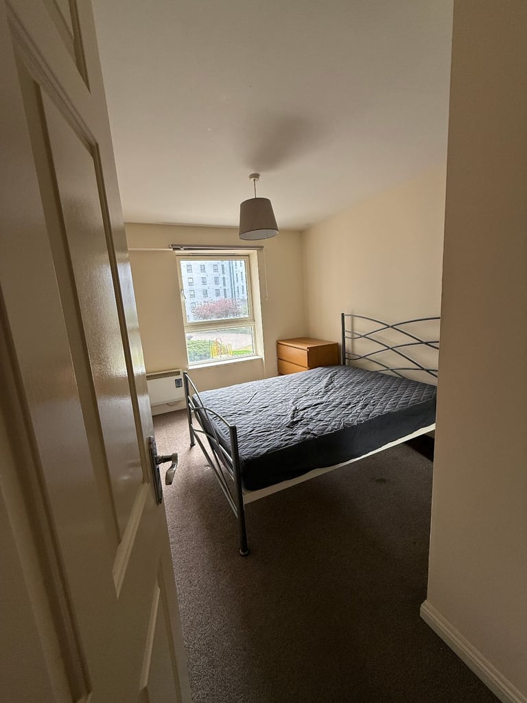 Double Room available: Females preferred
