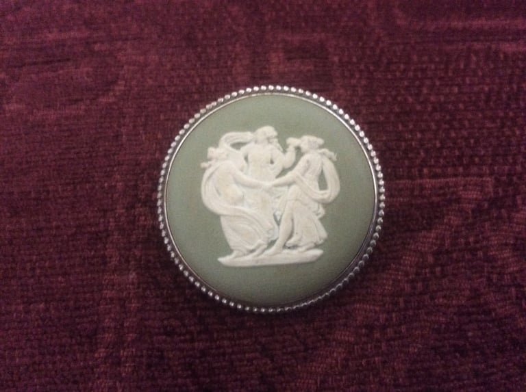Vintage Wedgewood Three Graces Cameo Brooch.Sterling Silver, Sage Green Jasperware.. Boxed