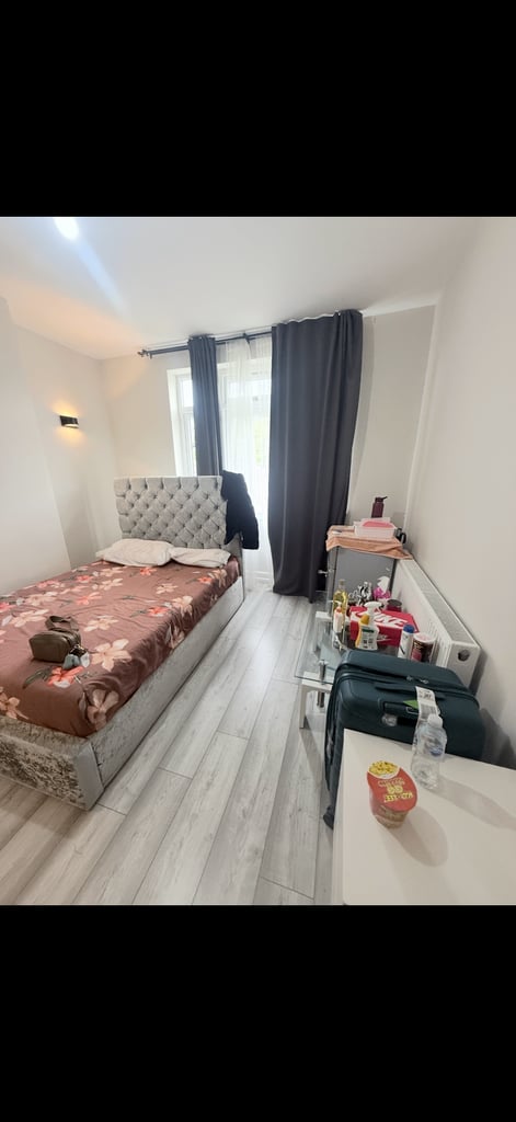 Looking for a female roommate 