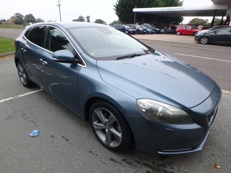 2025 Volvo V40 T4 SE  Petrol Manual