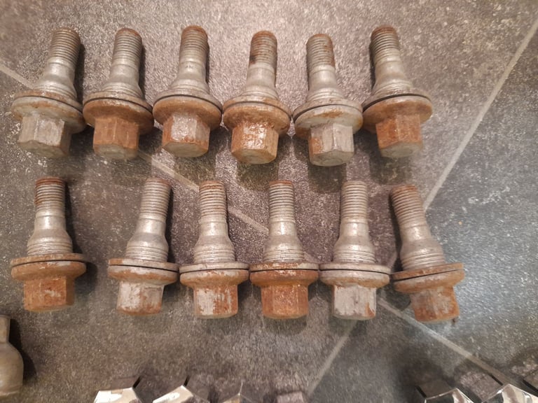 Wheel nuts for peugeot or citroen 