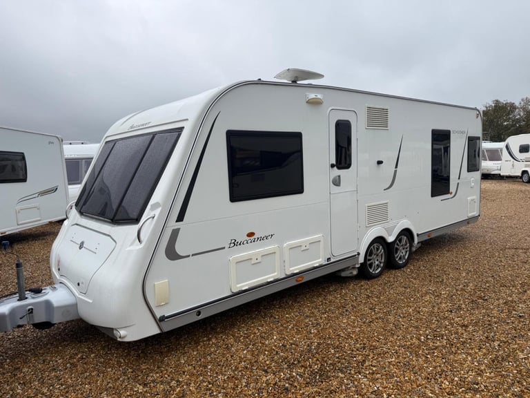 2011 Buccaneer Schooner Fixed bed end large washroom