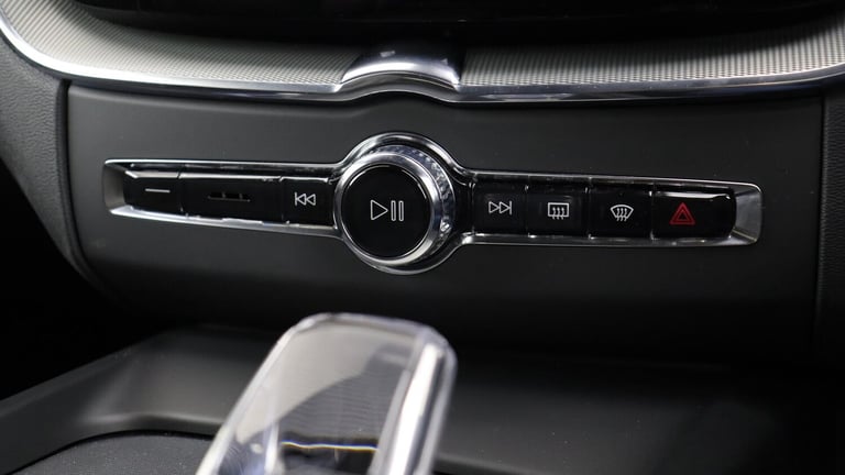  Volvo XC60 B5 (P) AWD Plus Black Edition (Harman Kardon Sound, 360 Camera, BLIS) Petrol/Electric...