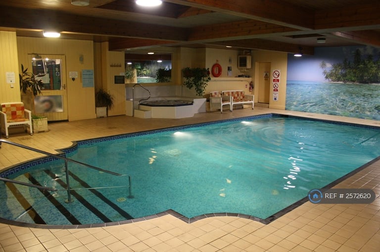 1 bedroom flat in Douglas Avenue, Exmouth, EX8 (1 bed) (#2572620)