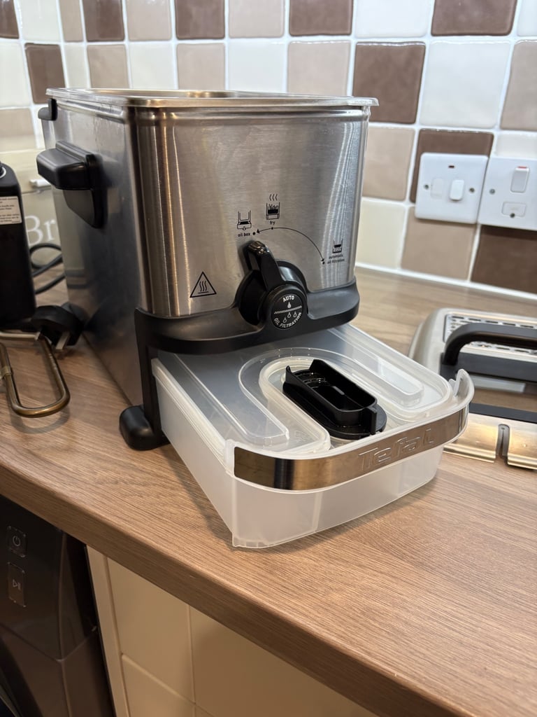 Tefal Oleoclean deep fat fryer 