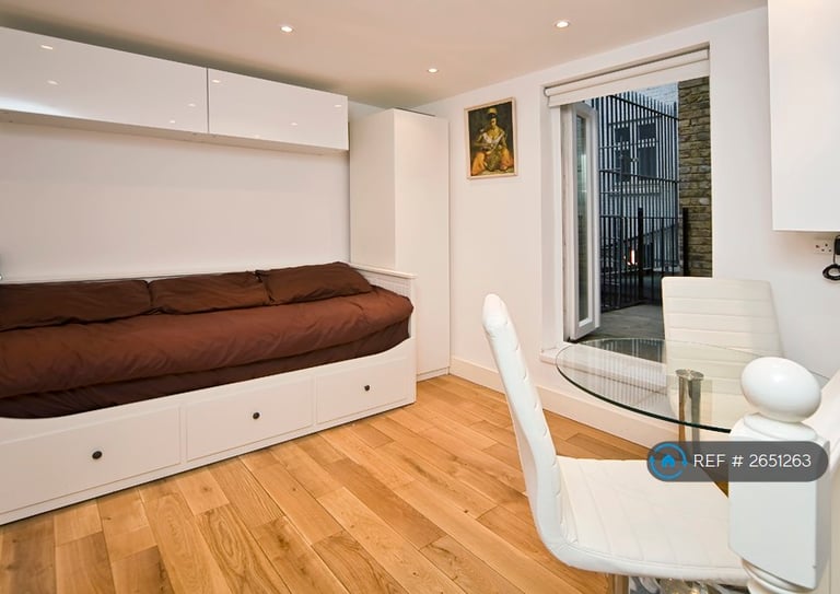 Studio flat in Upper Tachbrook St, London, SW1V (#2651263)