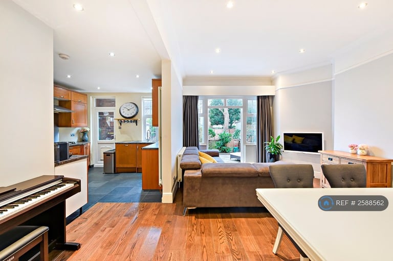 image for 3 bedroom flat in Woodgrange Avenue, London, W5 (3 bed) (#2588562)