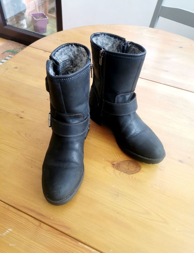 Clarks Boots Women 4.5 Size Goretex