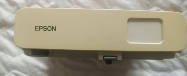 Epson LCD Projector model H353B with original remote control and power cable FAULTY