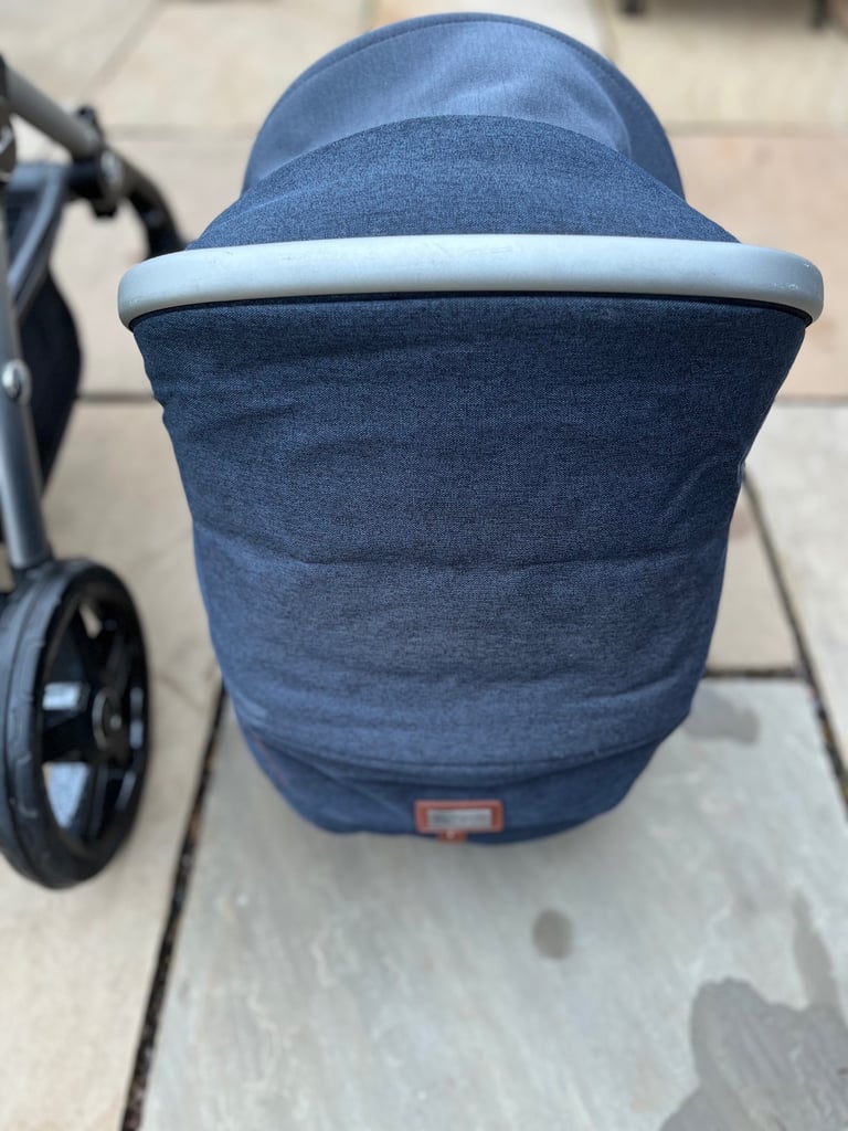 Silver Cross Wave Tandem Pushchair  