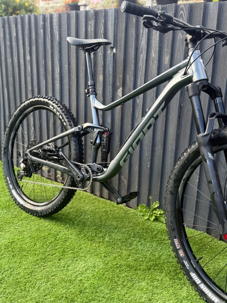 Giant stance 2 