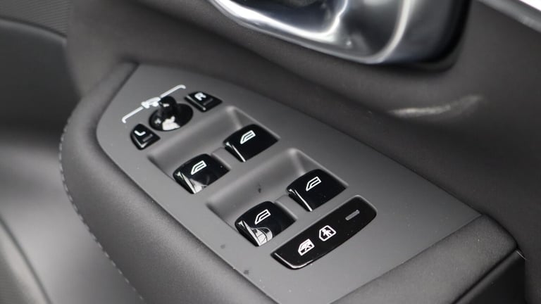 Volvo XC90 B5 (P) AWD Plus Dark (Sunroof, Harman Kardon, 360 Camera) Petrol/Electric Hybrid Auto...