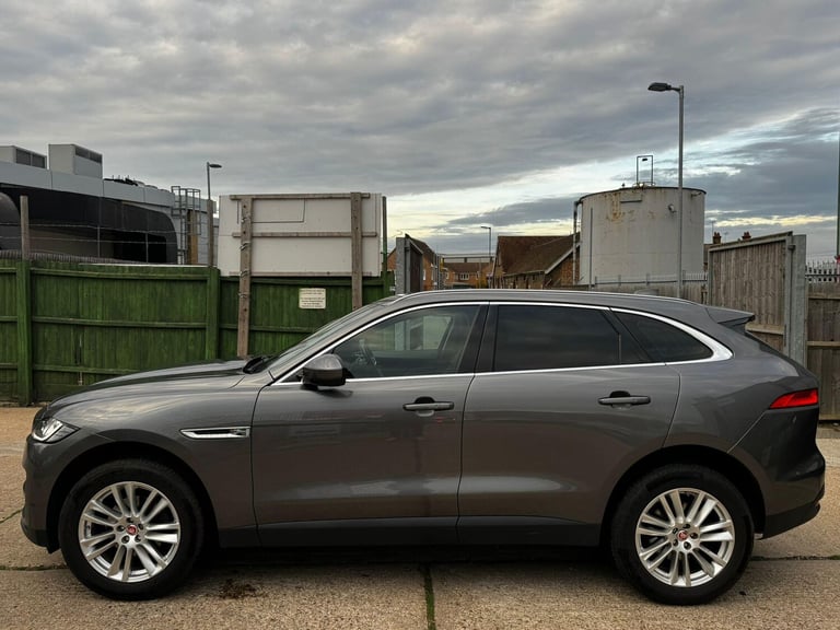2017 Jaguar F-Pace 2.0d Portfolio 5dr Auto AWD ESTATE DIESEL Automatic