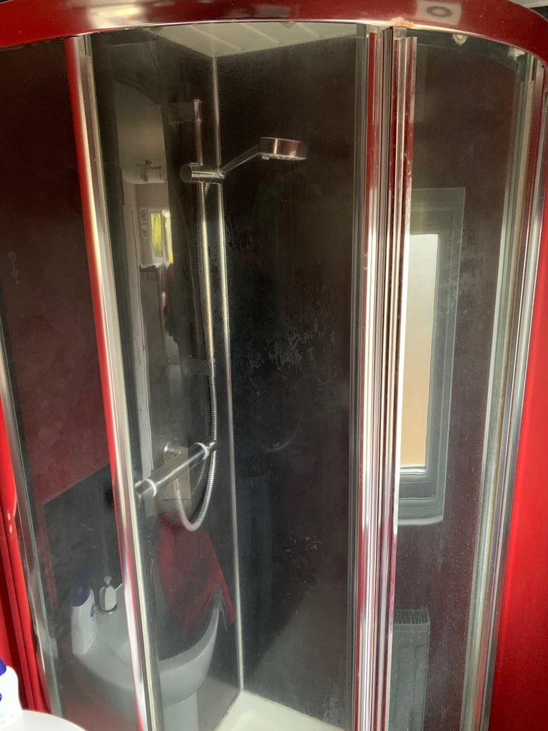 Complete quadrant shower cubicle