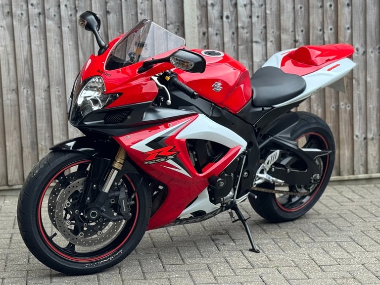 SUZUKI GSXR 600 K7 2007 (07) SUPER SPORT + 14,000 MILES + AKRAPOVIC 
