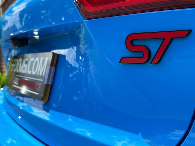 2021 Ford Focus 2.3T EcoBoost ST EDITION. 1 OWNER  ONLY 7 000 MILES  FULL FORD