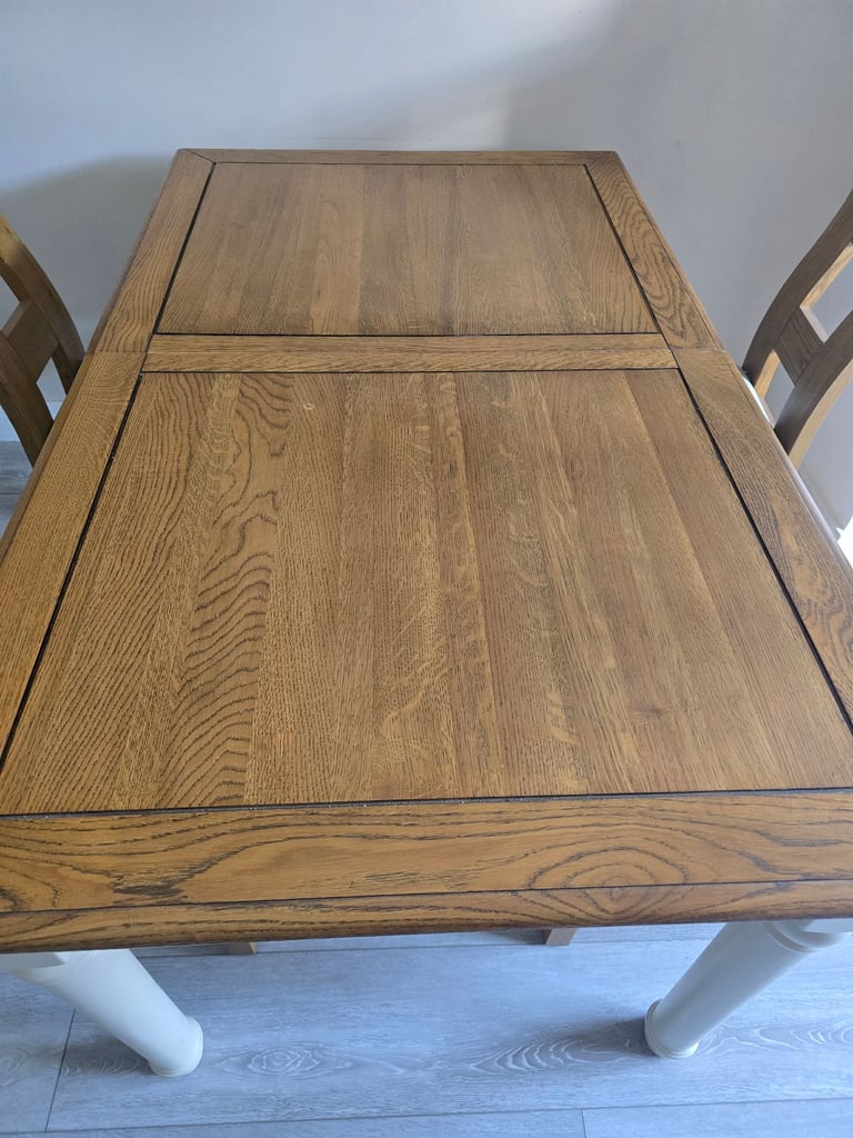 Oak Furnitureland 6 foot extendable table and chairs £400 ono