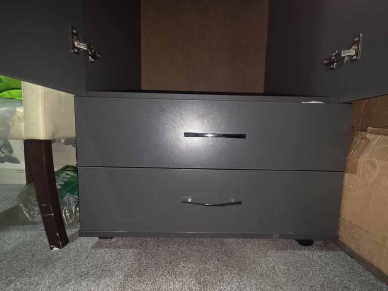 Double door wardrobe with mirror and drawers