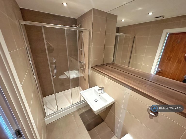 3 bedroom flat in The Riverside, Salford, M5 (3 bed) (#2649475)