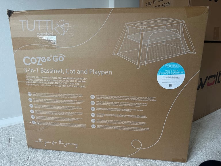 Tutti Bambini CoZee Go 3-in-1 Bassinet, Travel Cot & Playpen - Scandinavian Walnut/Ecru